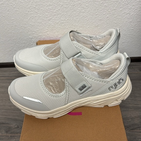 Ryka Made For Women Devotion Max Mary Jane Walking Sneaker (WIDE) - Picture 7 of 12